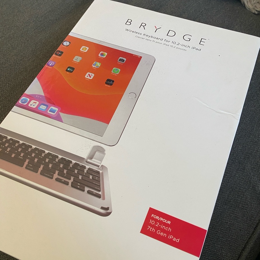 Logitech Gray Keyboard for 10.2-inch iPad for a 7th generation iPad
